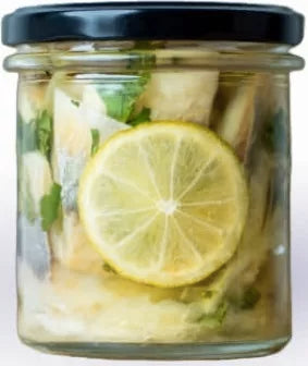 *MANUFAKTURA RYBNA Śledź z limonką i kolendrą w marynacie cytrynowo - miodowej (słoik) (250 g)